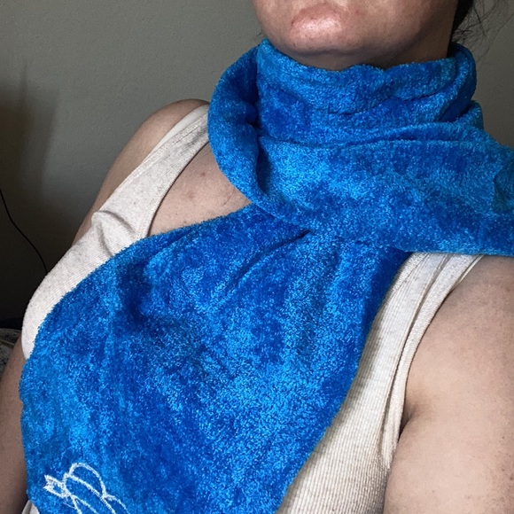 BEBE Blue Scarf One size extra soft - Picture 6 of 6